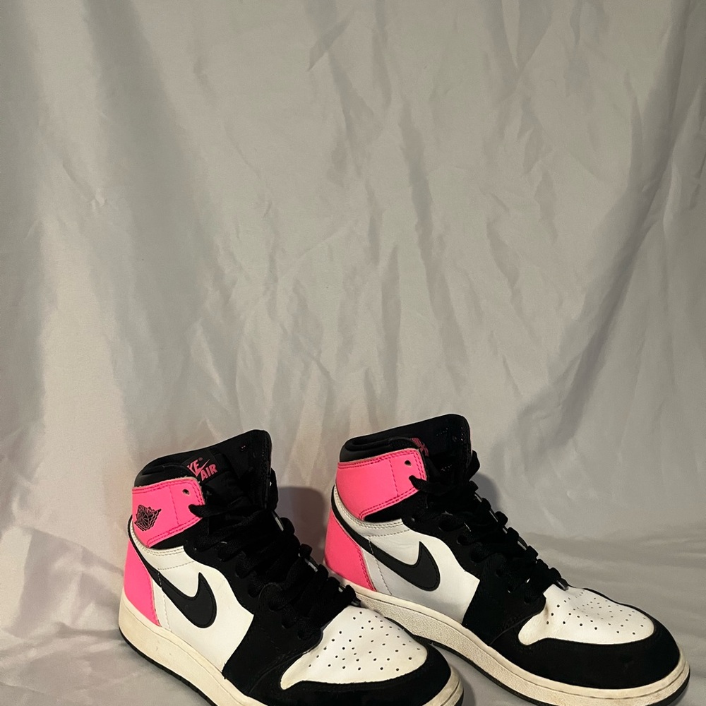 Air Jordan 1 Retro High Valentine Day 2017 Edition Size 7Y/8.5W